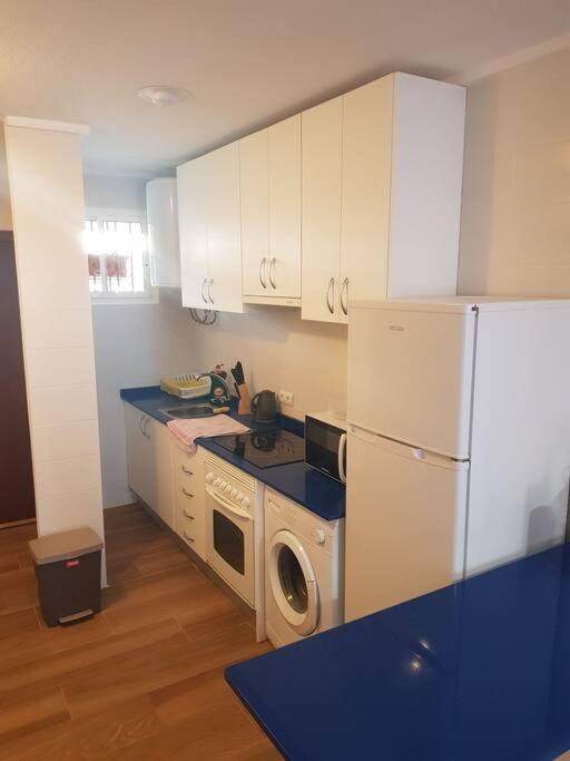 Queen Apartment. Cozy & Close To The Beach Apartment. Pool/parking. Appartement Benidorm